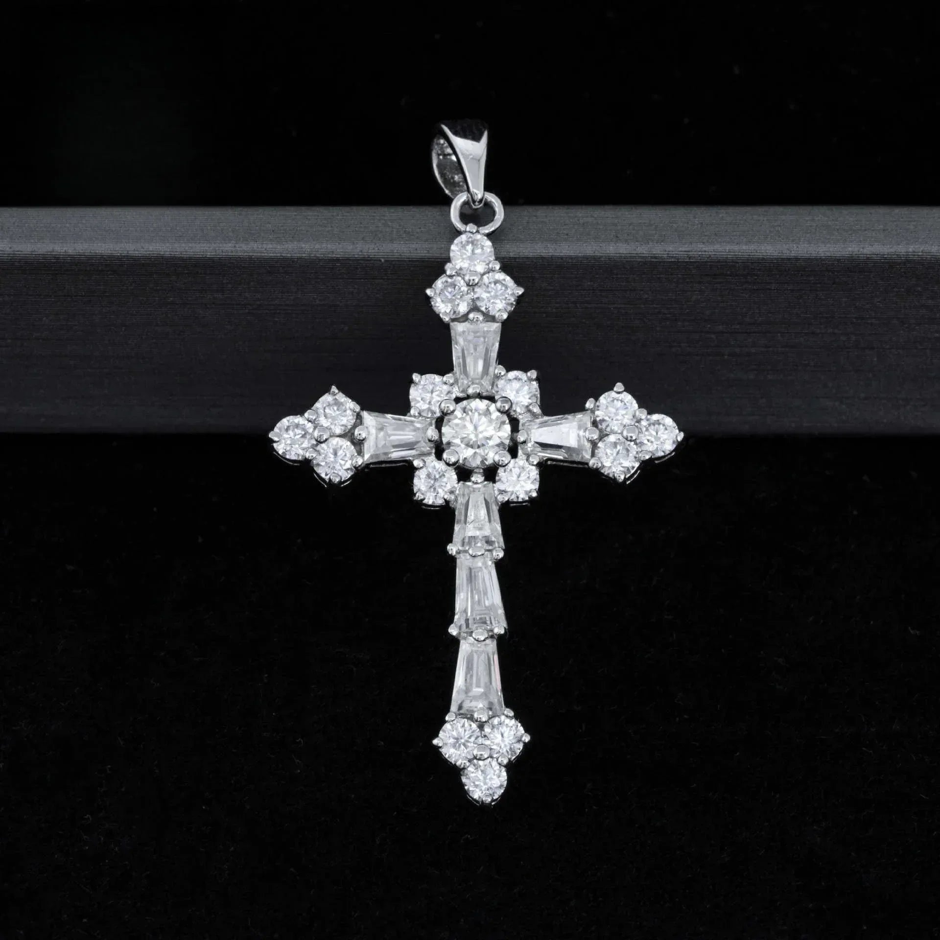 S925 Silver Platinum D Color Moissanite Cross Pendant – Luxury Sparkling Jewelry - CaratixJewelry